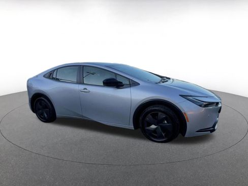 Used 2025 Toyota Prius LE image 2