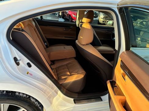 Used 2018 Lexus ES 300h image 19