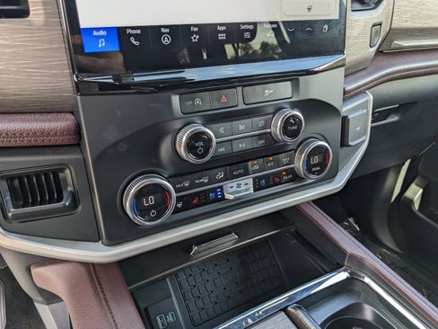 Used 2023 Ford Expedition Limited AWD/4WD image 25