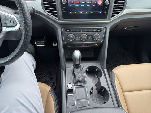 Certified 2021 Volkswagen Atlas Cross Sport SE w/ Panoramic Sunroof Package FWD image 23