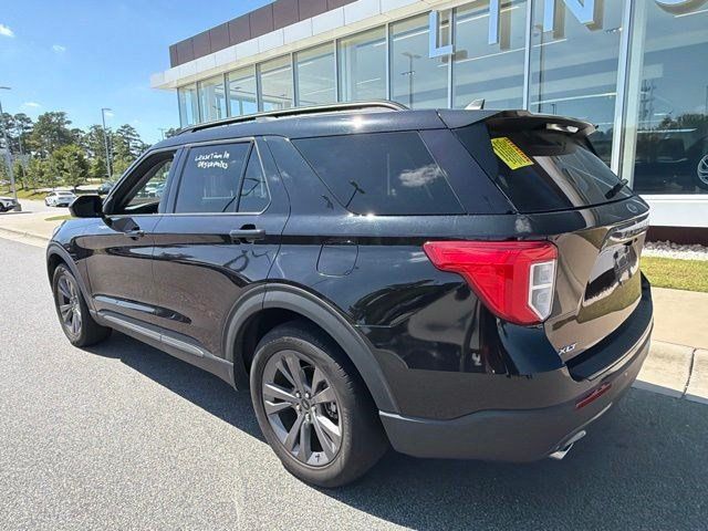 Used 2023 Ford Explorer XLT w/ Equipment Group 202A RWD image 3