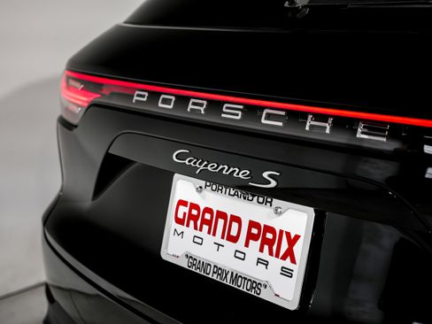Used 2022 Porsche Cayenne S image 39
