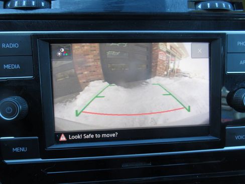 Used 2020 Volkswagen Golf 4-Door image 28