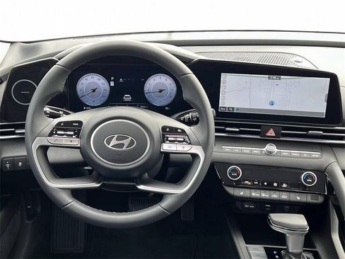 New 2025 Hyundai Elantra Limited FWD image 17