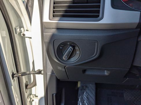 Used 2021 Volkswagen Atlas SE image 38