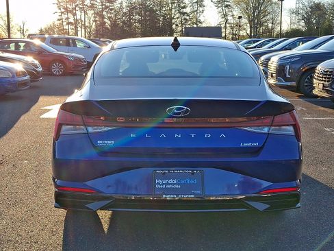 Certified 2023 Hyundai Elantra Limited w/ Preferred Accessory Package image 5