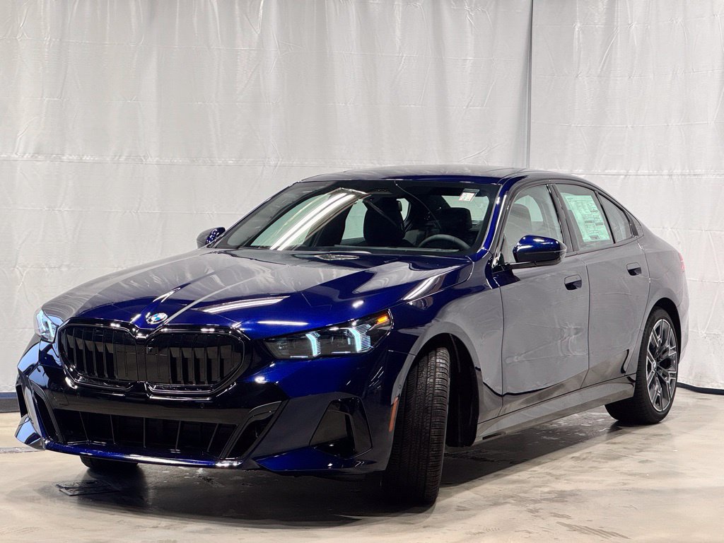 Used 2026 BMW 530i xDrive w/ M Sport Package AWD/4WD image 3