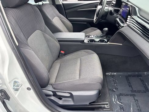 Used 2025 Toyota Camry LE FWD image 35