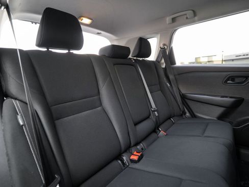 Used 2023 Nissan Rogue S image 31