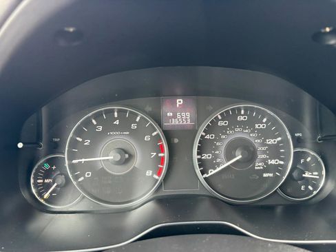 Used 2011 Subaru Outback 2.5i Limited image 24