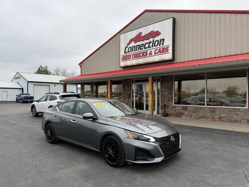 Used 2023 Nissan Altima 2.5 S image 2