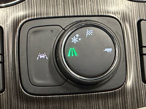 Used 2023 GMC Acadia SLT w/ Technology Package image 38