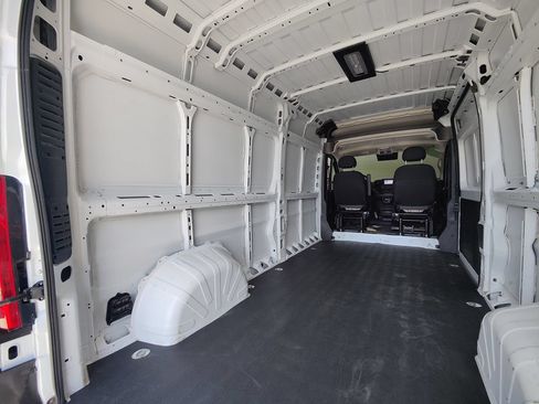 Used 2024 RAM ProMaster 2500 w/ Convenience Group FWD image 9