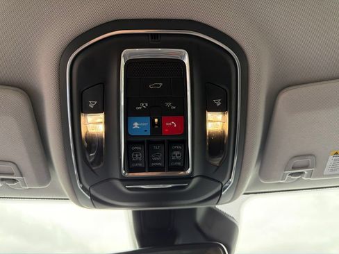 Used 2023 Jeep Grand Cherokee L Limited AWD/4WD image 32