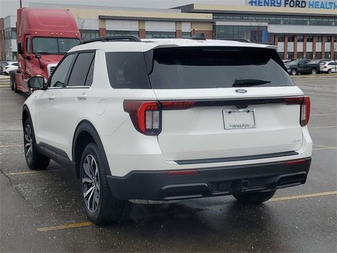 Used 2025 Ford Explorer ST-Line image 5