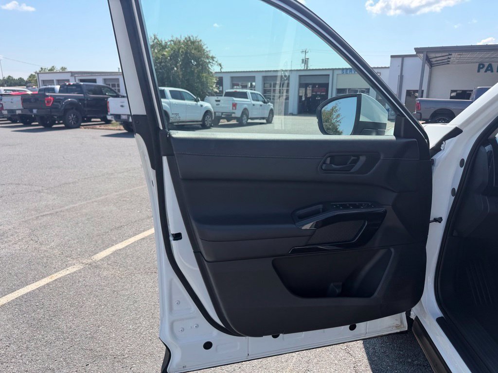 Used 2025 Nissan Pathfinder SV AWD/4WD image 13
