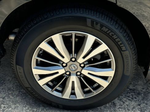 Used 2018 Nissan Pathfinder SL FWD image 37