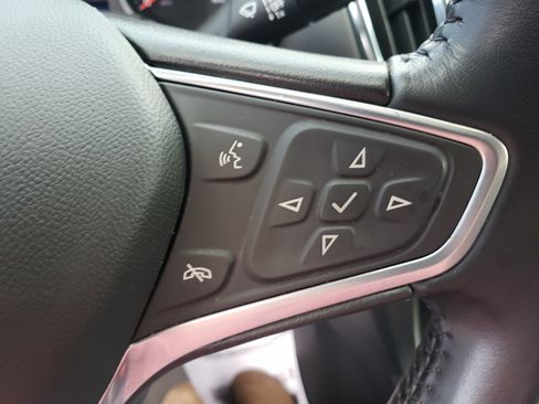 Used 2022 Chevrolet Equinox LT w/ Driver Convenience Package image 16