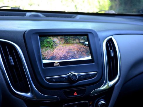 Used 2020 Chevrolet Equinox LS FWD image 13