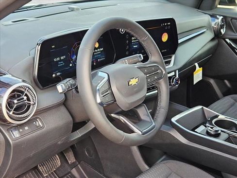 New 2026 Chevrolet Equinox LT image 3