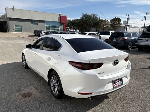 Used 2020 MAZDA MAZDA3 Sedan image 4