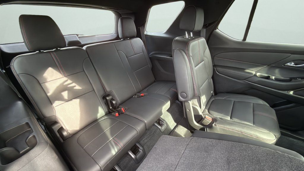 Used 2022 Chevrolet Traverse RS FWD image 17