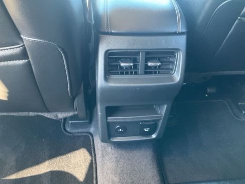 Used 2024 Ford Edge Titanium image 23