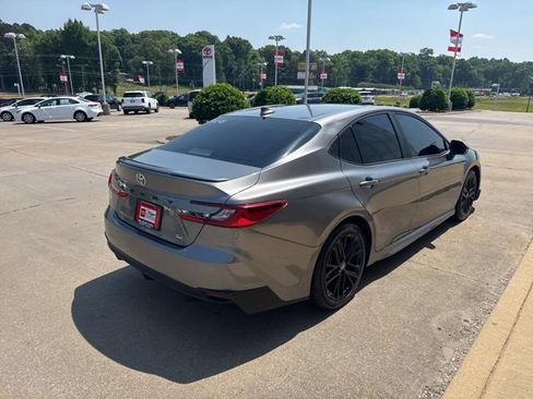 Used 2025 Toyota Camry SE w/ Convenience Package FWD image 8