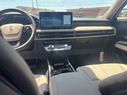 New 2025 Lincoln Corsair Reserve image 6