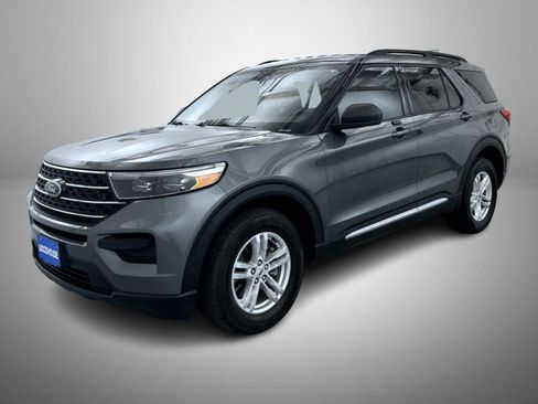 Used 2023 Ford Explorer XLT AWD/4WD image 1