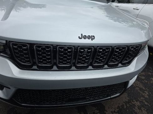 Used 2025 Jeep Grand Cherokee Summit w/ Adv Protech Group IV AWD/4WD image 22