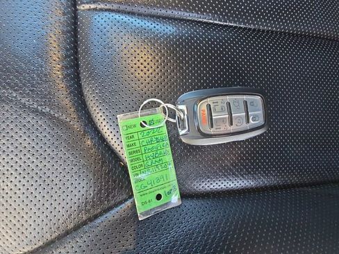 Used 2022 Chrysler Pacifica Limited w/ Uconnect Theater Family Group image 25