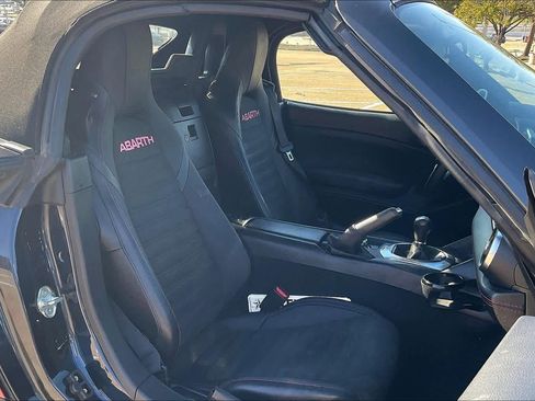 Used 2018 FIAT 124 Spider Abarth w/ Convenience Group image 11