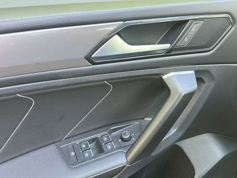 Used 2023 Volkswagen Tiguan SE w/ Panoramic Sunroof Package image 23