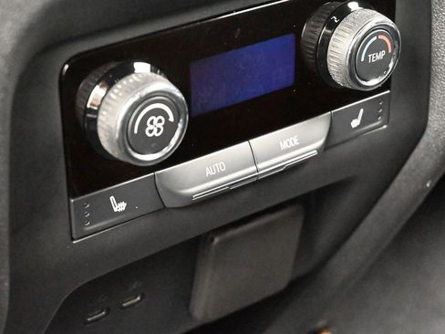 Used 2024 Chevrolet Traverse RS image 45