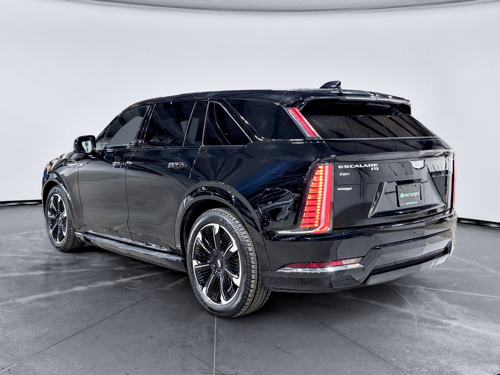 Used 2025 Cadillac Escalade IQ Sport 2 AWD/4WD image 2