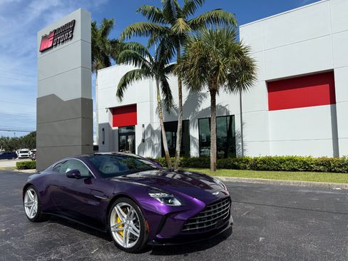 Used 2025 Aston Martin V8 Vantage Coupe RWD image 1