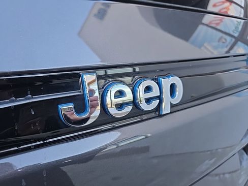 Used 2022 Jeep Grand Cherokee Limited 4xe w/ Luxury Tech Group II AWD/4WD image 23