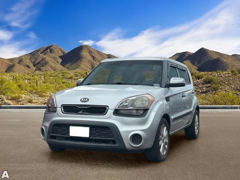 Used 2013 Kia Soul + w/ Audio Pkg FWD image 2
