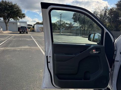 Used 2019 Nissan Frontier SL image 35