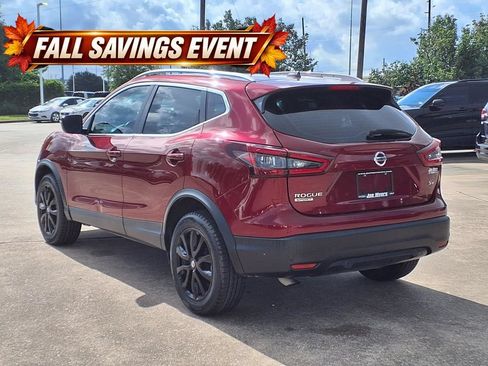 Used 2022 Nissan Rogue Sport SV FWD image 2