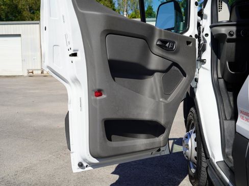 Used 2022 Ford Transit 350 DRW RWD image 28