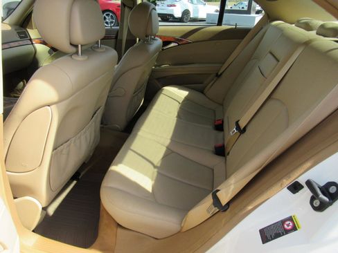 Used 2007 Mercedes-Benz E 350 Sedan image 26