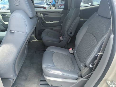 Used 2015 Chevrolet Traverse LT w/ Style and Technology Package FWD image 27