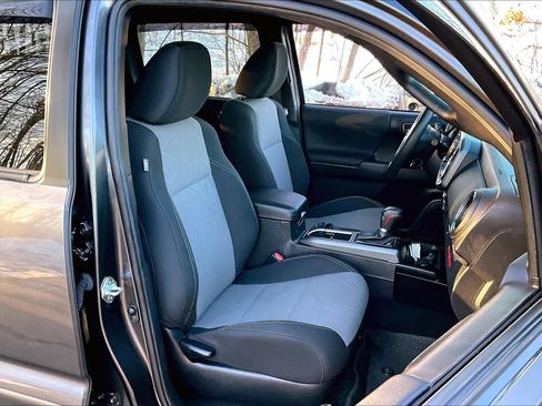 Used 2023 Toyota Tacoma TRD Off-Road image 8