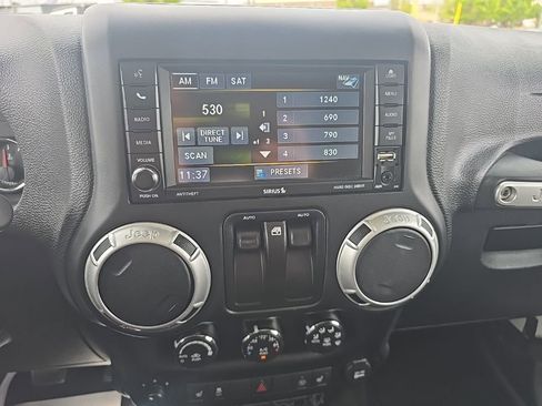 Used 2016 Jeep Wrangler Rubicon image 23