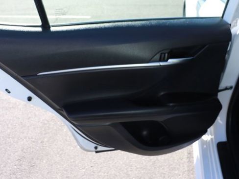 Used 2023 Toyota Camry SE image 11