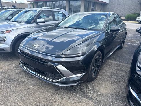 Used 2025 Hyundai Sonata SEL FWD image 1