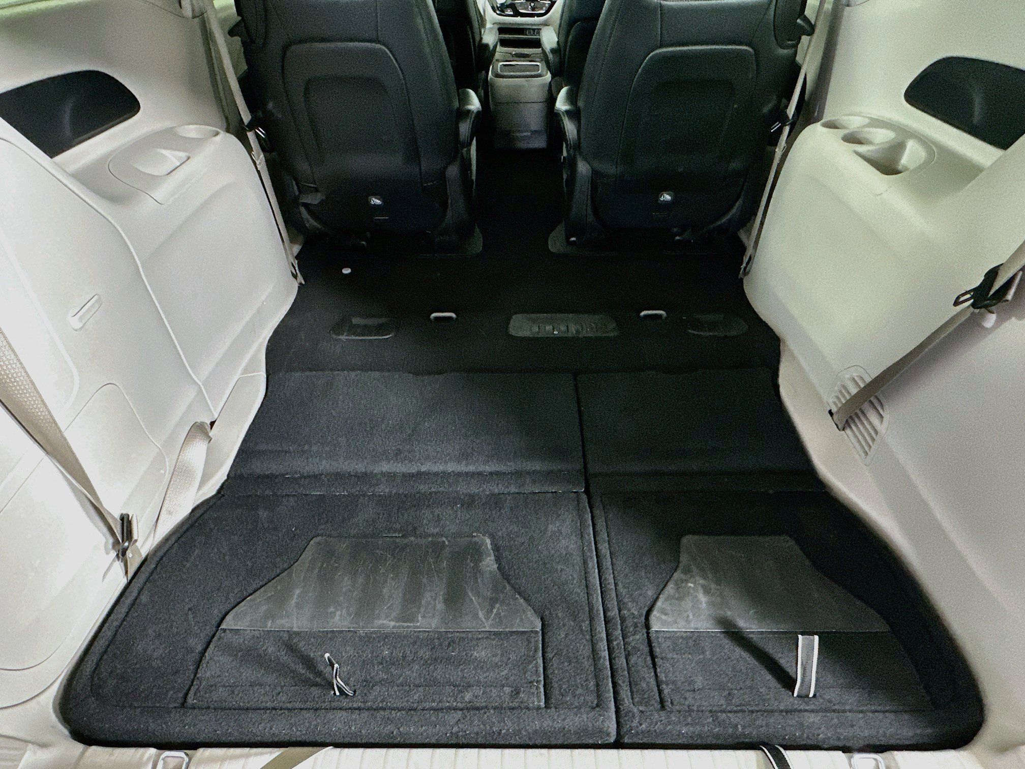 Used 2024 Chrysler Pacifica Limited FWD image 30