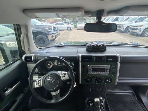 Used 2013 Toyota FJ Cruiser 4WD w/ Upgrade Pkg image 9